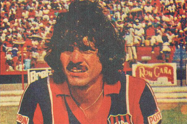 Alonso ‘Pocillo’ López, gloria del futbol colombiano, en su paso por el Unión Magdalena. Foto archivo EL INFORMADOR 