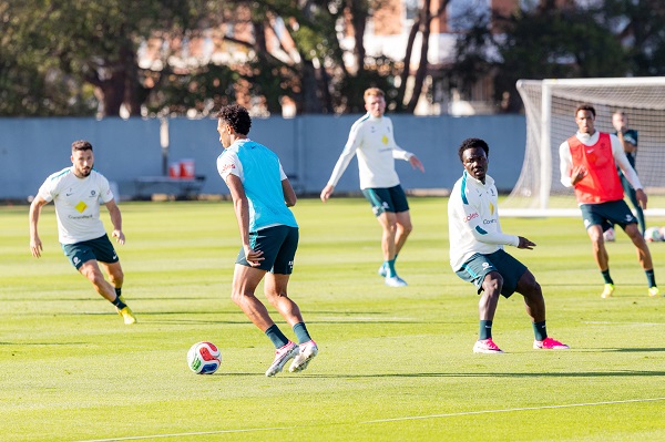 Jugadores de Australia, en medio de una sesión de entrenamiento en Alameda, California. Foto EFE/EPA/JASON HENRY