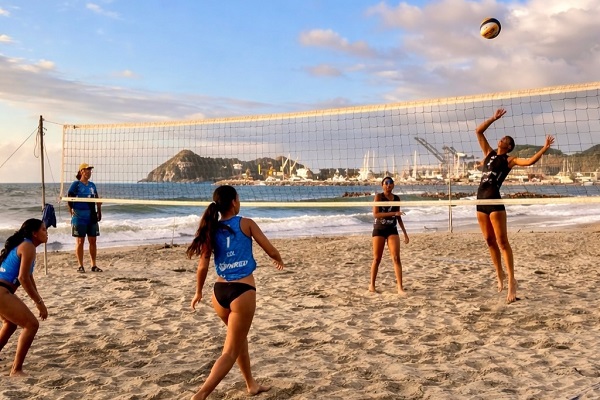 Torneo de vóley playa realizado antoriormente en las playas de Santa Marta. Foto Inred 
