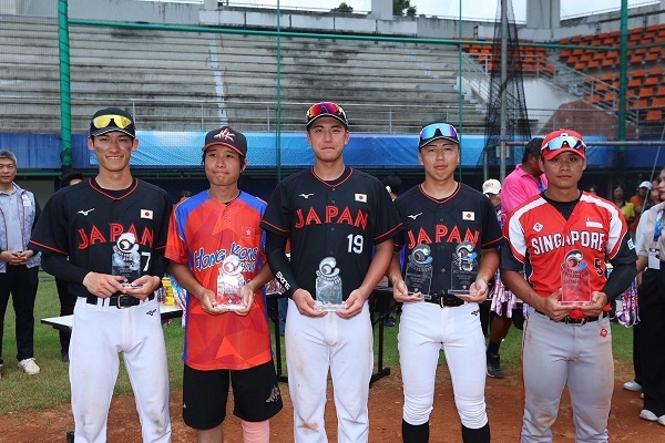 Representantes de las delegaciones de Japón, China y Singapur, quienes consiguieron los 3 primeros puestos en el pasado mundial de softbol en Sincelejo. Foto Alcaldía de Sincelejo 