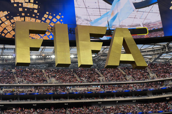  Fotografía que muestra un cartel de la FIFA durante la inauguración del Mundial de la FIFA 2026 este viernes, en el estadio SoFi en Los Ángeles (EE.UU.). EFE/ Omar Alonso