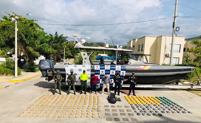 En su lucha contra el tráfico de drogas, Guardacostas Santa Marta decomisó recientemente más de 1200 kilo de cocaína en operativos desarrollados en el puerto de la ciudad y en una vivienda en El Rodadero Sur.