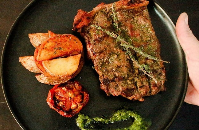Churrasco al estilo Cocina oculta by C&C Catering Santa Marta.