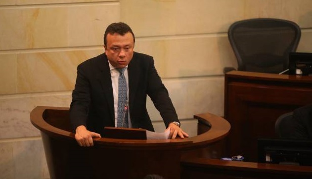 El expediente con el caso de senador Eduardo Pulgar, será enviado por el Ministerio Público al Consejo de Estado para que determine quién debe continuar con el proceso por este supuesto caso de corrupción.
