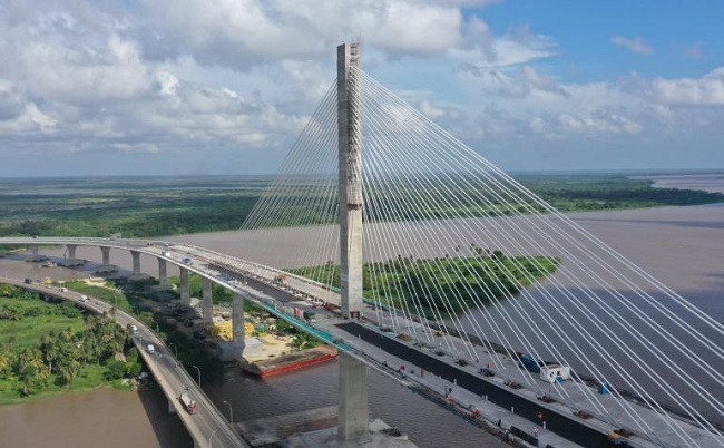 Efraín Cepeda Tarud, presidente del Comité Intergremial del Atlántico, sugiere al Magdalena asumir el 60 por ciento de los gastos de vigilancia e iluminación del Puente Pumarejo. 