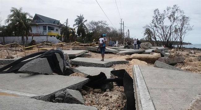 Completamente destruidas quedaron muchas calles en San Andrés y Providencia tras el paso del huracán Iota.