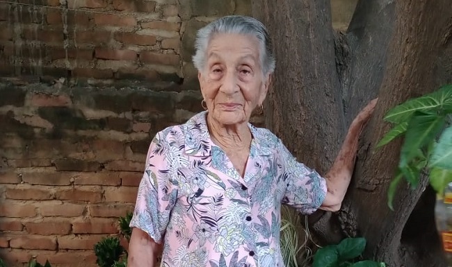 Carmen Quintero Ladino, la cumplimentada. Hace una semana le hicieron esta foto, a sus cien años luce estupenda. 