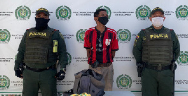 La persona capturada fue identificada como Robinson Pérez Mendoza cuando intentaba reconectar de manera ilegal un predio que registra la deuda.