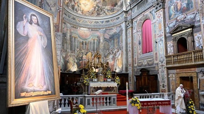 Misa en el Domingo de la Divina Misericordia presidida por el Papa Francisco en 2020 (Vatican Media)