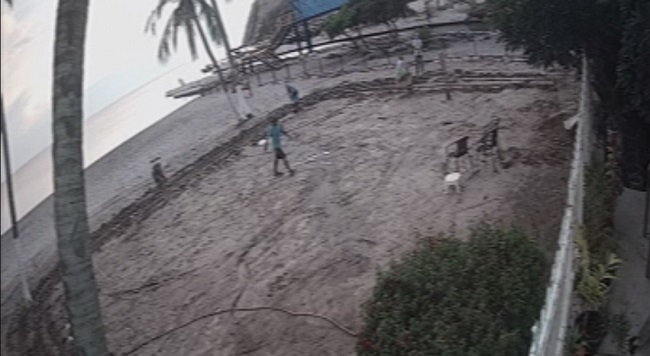 Presunta invasión en zona pública de la playa de El Rodadero. 