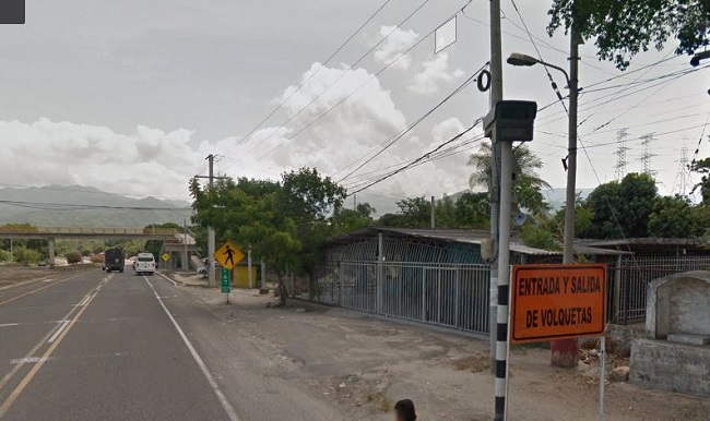 Cámara de fotodetección ubicada en el KM 66 + 977 de la Troncal del Caribe en el sentido Ciénaga – Santa Marta, a pocos metros de la Institución Educativa Carlos García Mayorca.  Foto: Google Maps. 