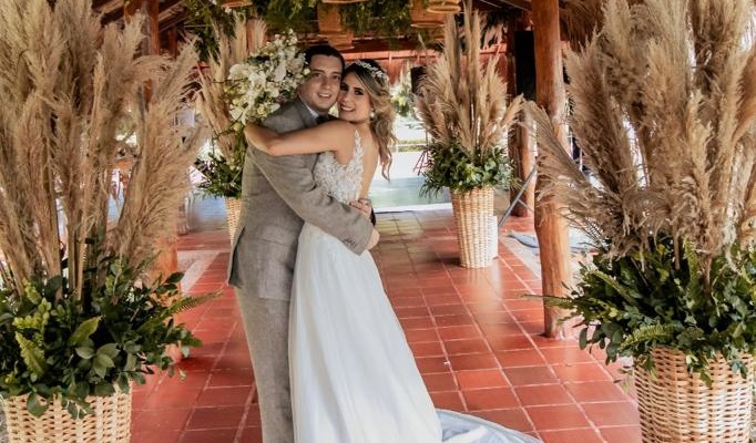 Andrés Arias Vives y Paula Rozo Mendoza en la celebración de su matrimonio, en el Club Campestre de Montería.
