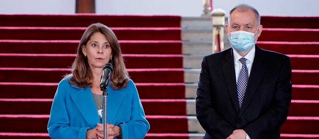 Marta Lucía Ramírez, vicepresidenta y Ministra de Relaciones Exteriores junto al Consejero Presidencial para la Estabilización, Emilio Archila.