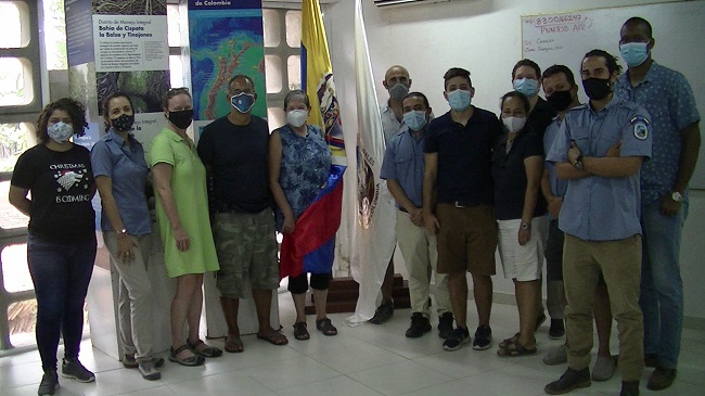 Durante cuatro días se reunieron en las Islas del Rosario los investigadores de las diferentes instituciones involucradas para recibir la visita de Secore Internacional, quienes donaron las piscinas para la cría de larvas.