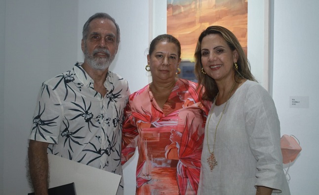 Roberto Angulo, Mónica Giraldo, Elsa de Angulo.