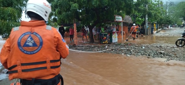 Hasta el momento se conoció que resultaron 50 familias afectadas por las inundaciones que se presentaron la tarde de este lunes en el corregimiento de Taganga.
