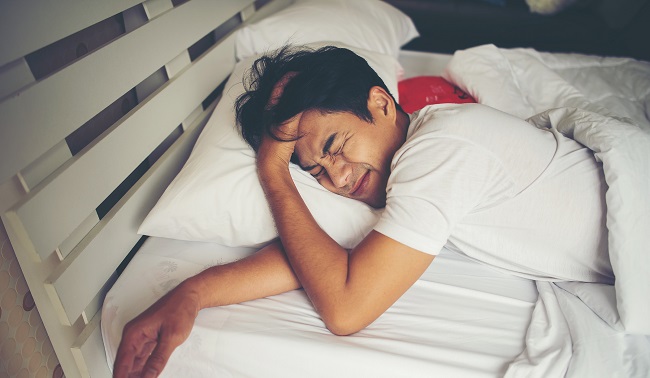 La forma más eficaz de evitar la parálisis del sueño es dormir lo suficiente, al menos 8 horas por noche.