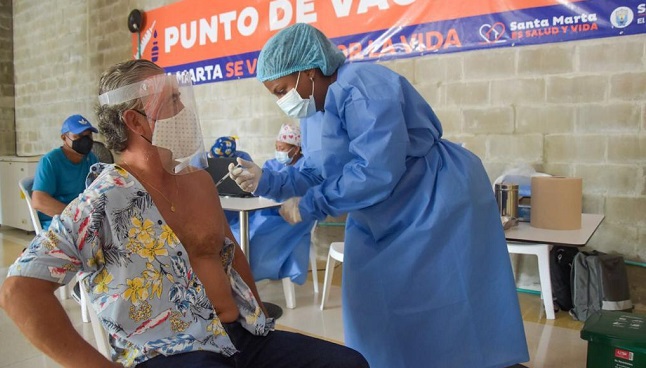 Las vacunas están teniendo en el país una disminución de la carga de la pandemia sobre el sistema de salud.