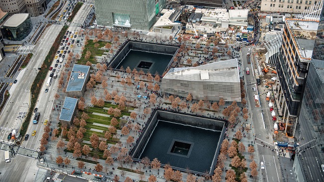 Vista aérea de la Zona Cero. Así lucen las fuentes que recuerdan el lugar donde se erigían las Torres Gemelas. En el lugar se encuentra el Museo y Memorial Nacional del 11 de Septiembre. 