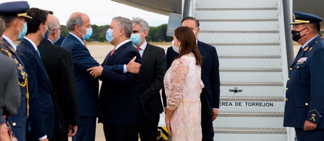 A su llega a España, el Presidente Iván Duque Márquez indicó que su gobierno está recuperando comercio con ese país después de los estragos de la pandemia”.