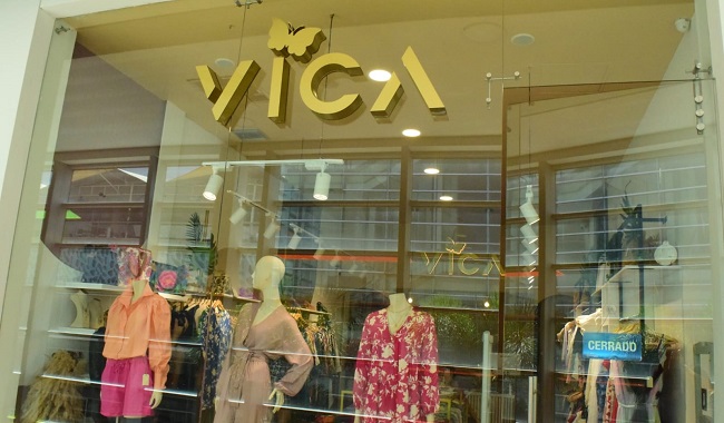 La tienda de ropa ‘Vica’ está ubicada en el Centro Comercial Arrecife, Local 229.
