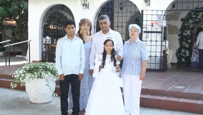 De izquierda a derecha Carlos Miguel Vives, Catalina Gómez, Carlos Miguel Vives Camargo, Luciana vives Gómez y Rosa María Ruiz.