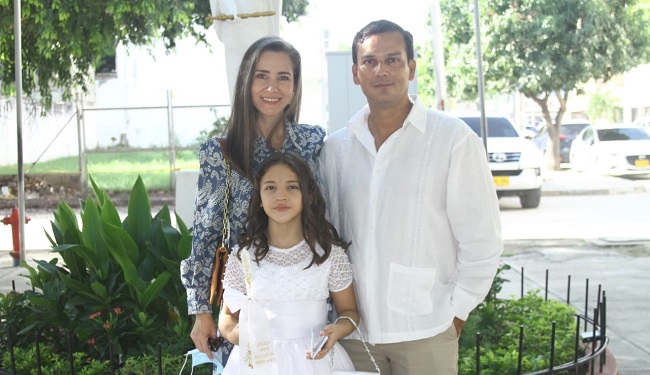 Ana Lucía Riascos Marín estuvo acompañada de sus papás Álvaro Riascos y Olga Lucía Marín.