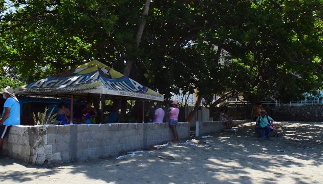 Habitantes de Puerto Gaira, se encuentran inconformes por la invasión que ha presentado en la playa de este sector.