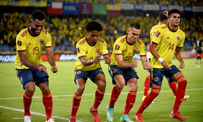 Los jugadores de la selección colombiana continúan su preparación antes del compromiso de mañana ante la poderosa Brasil.
