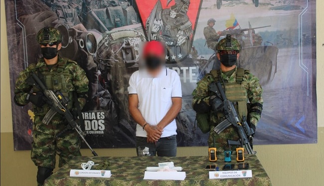 Al momento de la diligencia le fue encontrado en su poder material de comunicaciones y explosivos.