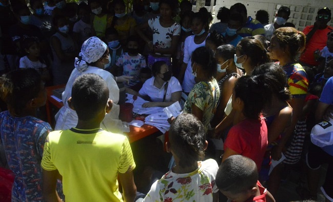 Durante la jornada de vacunación se presentaron aglomeraciones por parte de los habitantes de este sector.