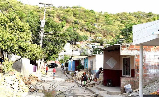 El servicio de agua potable tiene horarios establecidos en el barrio Colinas de El Pando.