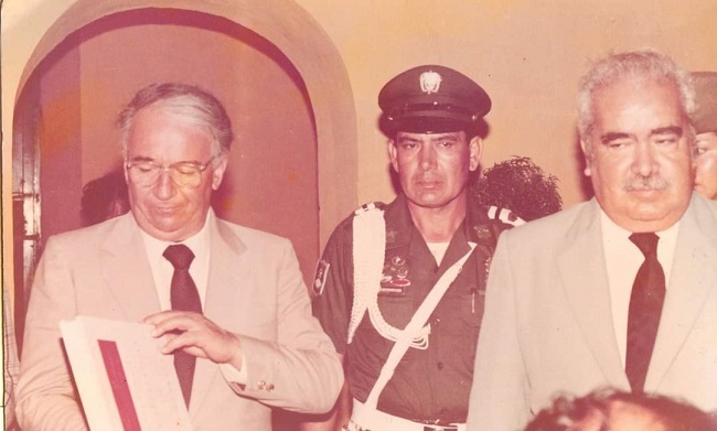 Belisario Betancourt, Pte de Colombia (1982 a 1986), Luis Eduardo Pinto y Luis Herrera Campinas, Pte de Venezuela (1979 a 1984), en la Quinta de San Pedro Alejandrino. Fotos: Fundación de Periodistas Bolivarianos de América.