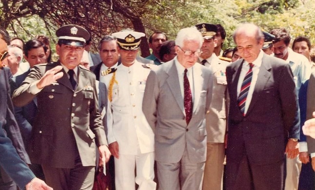 Luis Eduardo Pinto Fuentes recibiendo a Virgilio Barco Vargas, Pte de Colombia (1986 a 1990), catlos Andrés Pérez, Pte de Venezuela (1974 a 1979 - 1989 a 1993).