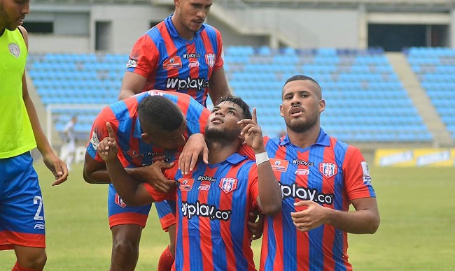 Los jugadores del Unión celebran el tercer gol en la importante victoria ante el Bogotá.