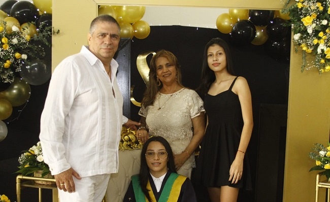 Saray Yaruro Lavao acompañado de sus padres David Yaruro Yanine, Constanza Lavao Pascuas y su hermana Salma Yaruro Lavao.