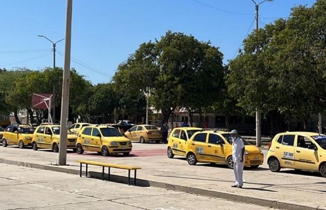 Para el cobro de las nuevas tarifas, los taxistas deberán iniciar con el procedimiento de reprogramación, mantenimiento, sustitución de piezas en caso de ser necesario y calibrar el taxímetro.