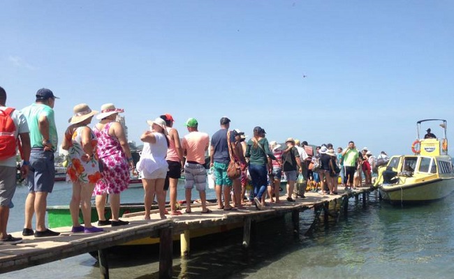 Para la temporada de vacaciones de fin de año y puente festivo de Reyes Magos, la ciudad de Santa Marta es visitada por más de mil turistas que llegan a disfrutar de las diferentes playas de la ciudad.