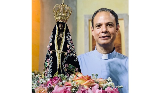 Monseñor José Mario Bacci Trespalacios, Obispo electo de Santa Marta, durante su visita a la comunidad Eudista de Salvador Bahía en Brasil.