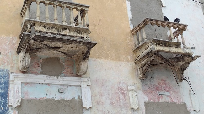 Según Carlos Campo, experto en seguridad industrial, algunas edificaciones ubicadas en el Centro Histórico están a punto de caer.