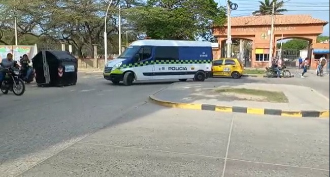 La Policía Metropolitana adelanta operativos en los alrededores de la Universidad del Magdalena.