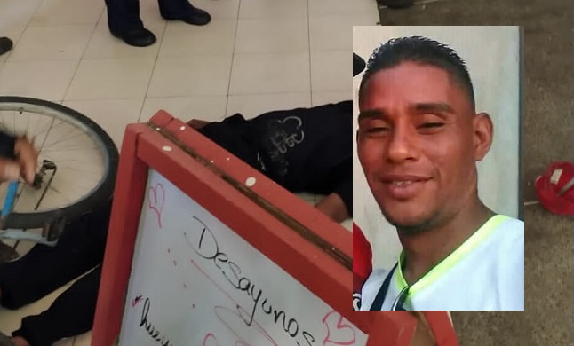 El cuerpo del domiciliario quedó en la terraza del local comercial donde ocurrió el hecho.