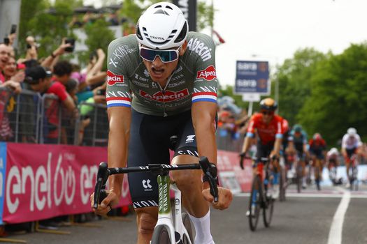 Mathieu Van der Poel, ganador de la primera etapa en el Giro de Italia.