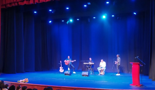 El lanzamiento del libro estuvo acompañado por la música de la agrupación ‘Son Samario’, integrada por Jason Ávila, Alejandro Carrillo y Aristides Soler.