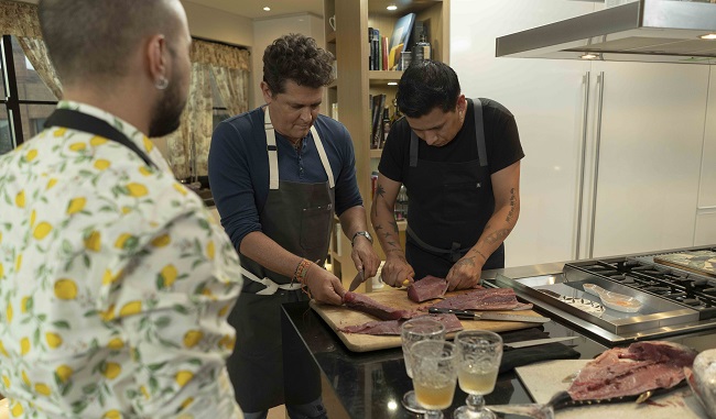 El carisma característico del artista samario, Carlos Vives, no faltará en este episodio.