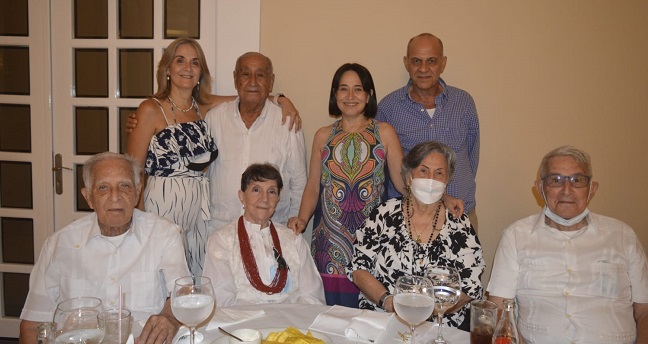 María de Lourdes Habeych, Rafael González, Clara de González, Celina y Guillermo González, José Vicente Conde, Luz Amparo González y Alfonso Habeych.