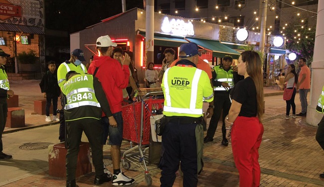 La secretaria de Seguridad y Convivencia Ciudadana, Sarita Vives, lideró en el Centro Histórico los operativos de manera articulada con la Policía Metropolitana.