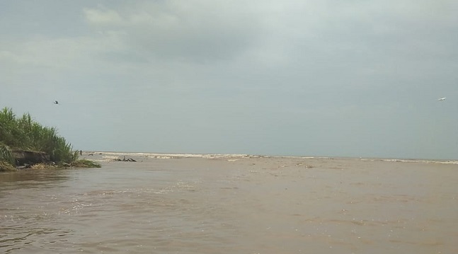 El joven al parecer se bañaba en el peligroso sector, según algunas personas que estaban en el sitio.
