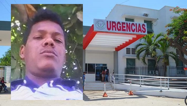 Franklin Silva fue llevado por varias personas hasta el Hospital San Cristóbal en donde los médicos no pudieron salvarle la vida.