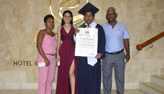 Andrés Castro Marañón con Liliana Marañón, José Castro y Nayarith Pérez.